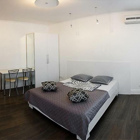 Great Studio Near The Pechersk Κίεβο Εξωτερικό φωτογραφία